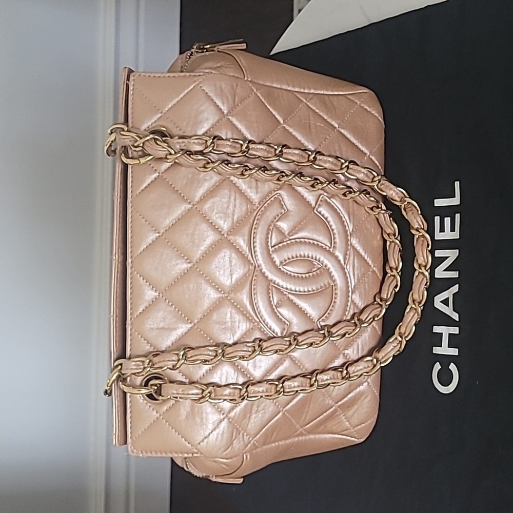 CHANEL Quilted Metallic Pink-Beige Leather CC Chain Tote